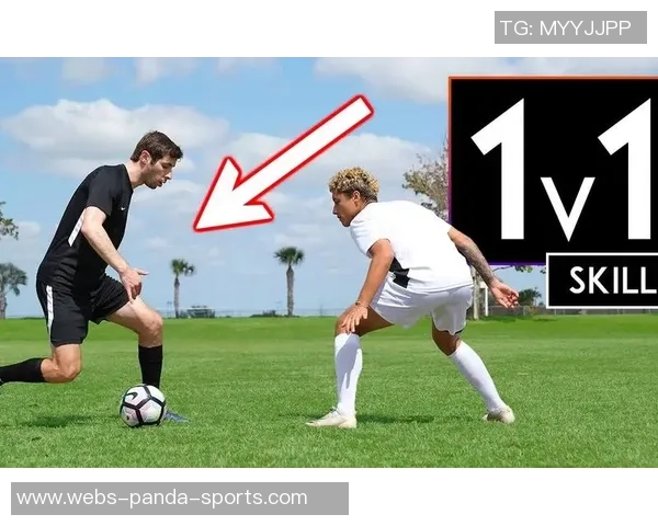 掌握足球搓球技巧的秘诀与实用训练方法解析 掌握足球搓球技巧的秘诀与实用训练方法解析